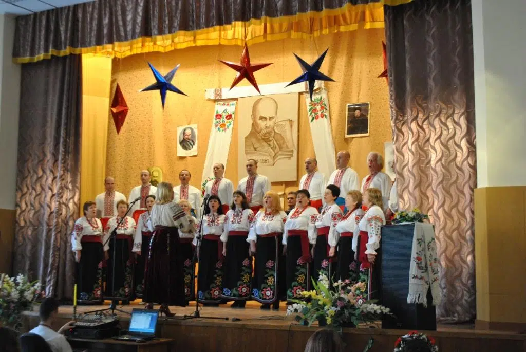 Ми працю любимо, що в творчисть перейшла