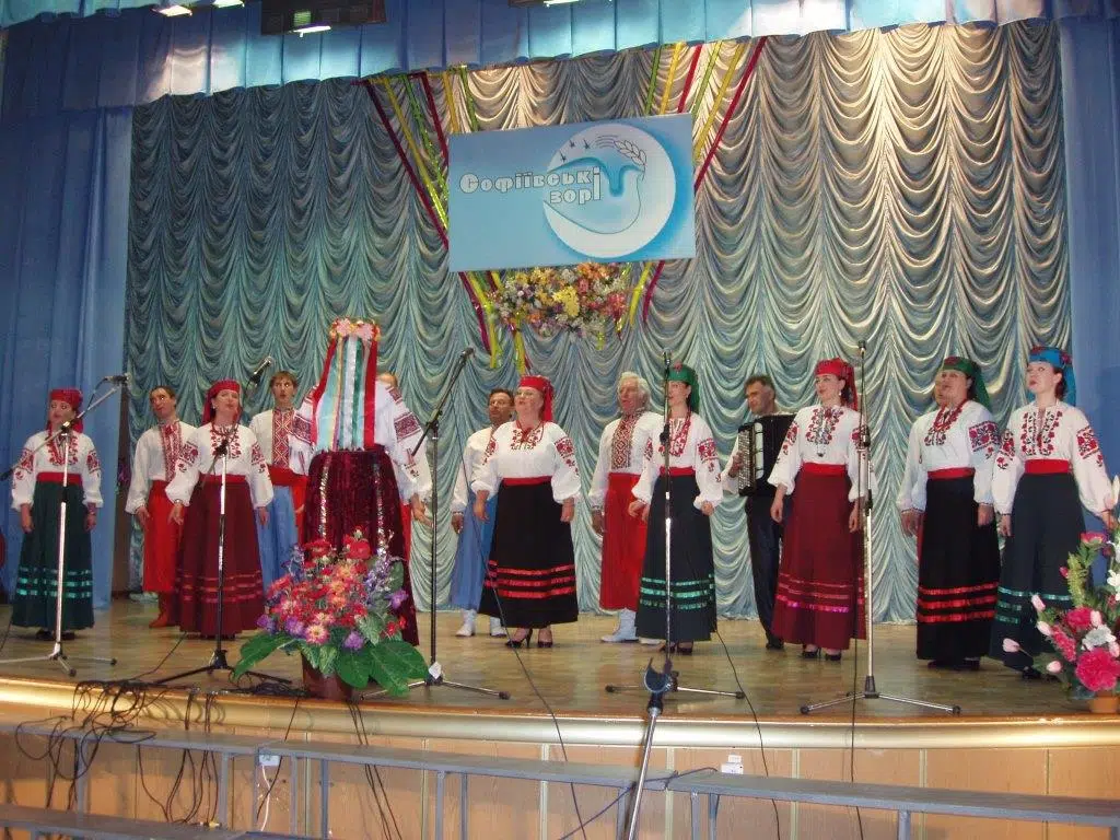 Ми працю любимо, що в творчисть перейшла