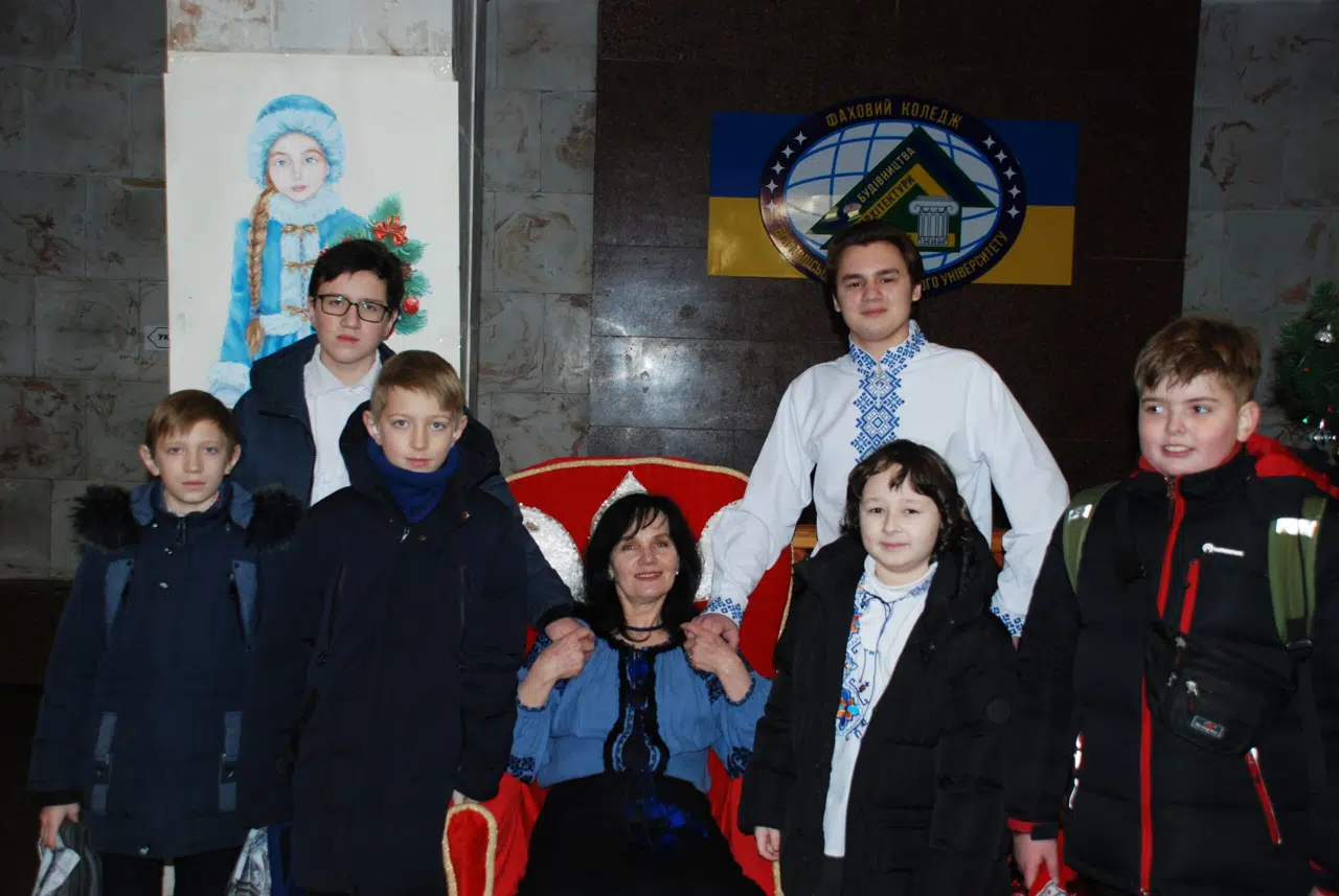 Привітання з колядками та щедрівками від нових гостей коледжу