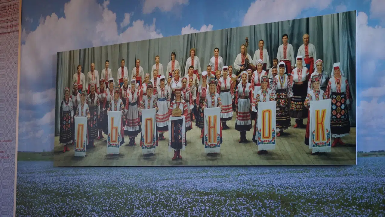 «А льон цвіте синьо-синьо…»